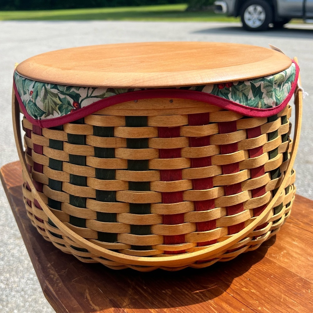 Longaberger 2003 Christmas Caroling Basket With Woodcrafts Lid, Liner, Protector